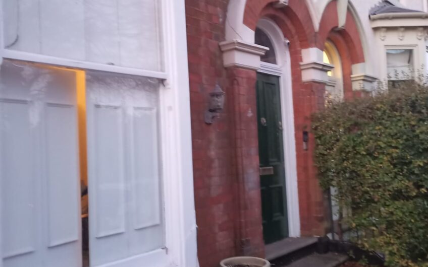 5 Bedroom House Spacious Home
